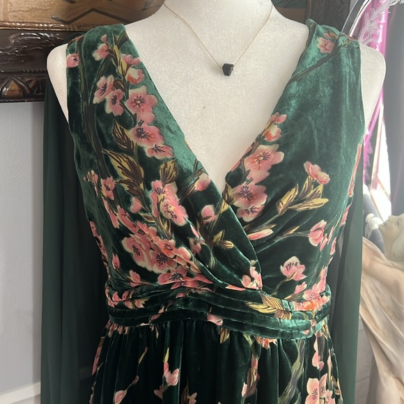 Unique Vintage Emerald & Cherry Blossom Velvet Cape Maxi Dress Medium NWT - Picture 7 of 11